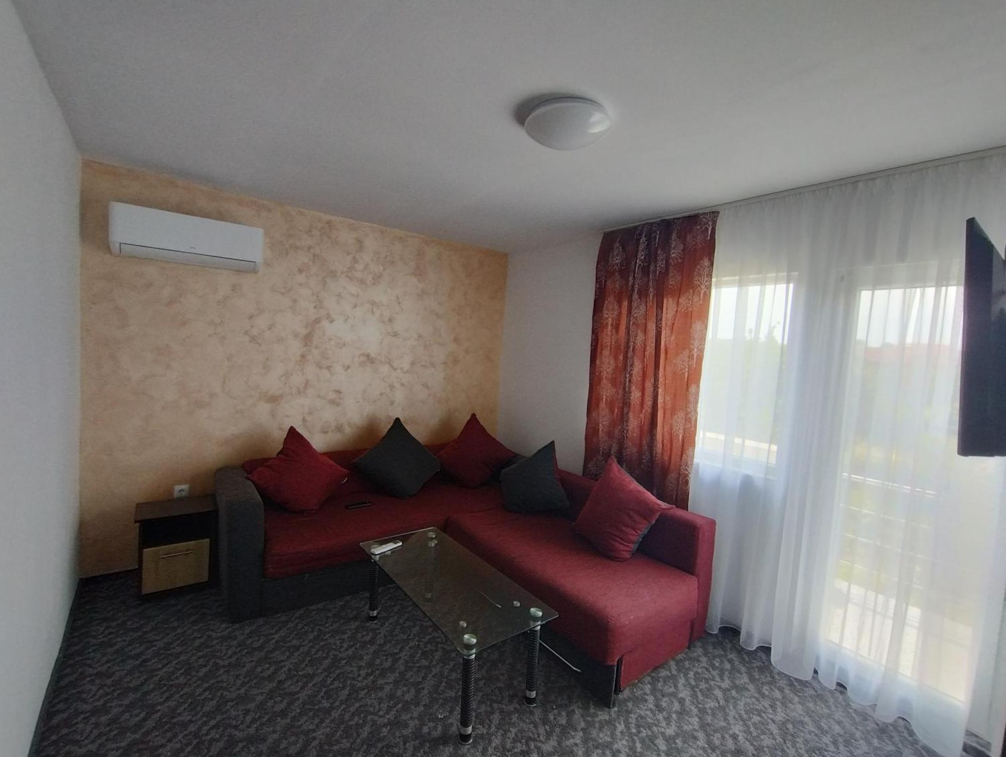 מלון קוסטינסטי Casa Aura 1 מראה חיצוני תמונה